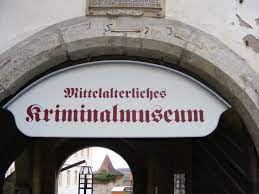 File:Mittelalterliches Kriminalmuseum Rothenburg ob der Tauber -  Eingangsschild.JPG - Wikimedia Commons