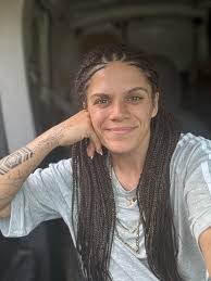 Does the bridge open at 9am ?