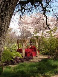 Diy outdoor daybed kitschy christmas. 25 Diy Outdoor Bed Ideas Summer Decorating With Spa Beds Canopies And Curtains