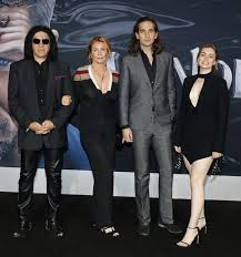 Gene simmons family received the mend humanitarian award for their philanthropic efforts and support for mending kids international on the organization's annual gala on november 9, 2013. Gene Simmons Height Weight