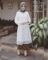 Yuk, kita intip bersama 5 inspirasi kebaya ala selebgram hits yang dapat kamu tiru, dilansir dari berbagai sumber oleh penulis~. 84 Best Kebaya Modern Hijab Ideas Kebaya Modern Hijab Kebaya Dress Kebaya
