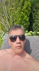 #honden #huisdieren #humor , Wie weet er een naam voor een hond zonder  poten?