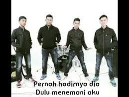 Play along with guitar, ukulele, or piano with interactive chords and diagrams. Video Putera Band Rebahku Tanpamu