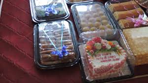 Beberapa contoh kue hantaran pernikahan di atas bisa kamu pilih sebagai bagian dari hantaran pernikahan. Penganten Baru Hantaran Seserahan Kue Dan Macam2nya Youtube