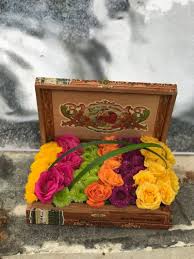 If you want original creations, victoria park flower studio will invent them for you. Send Pave Spray Roses In Fort Lauderdale Fl From Victoria Park Flower Studio The Best Florist In Fort Lauderda Flower Studio Unique Flower Vases Spray Roses