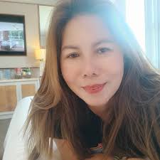 Introduction of a widow in a support group for widows and widowers