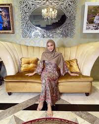 Penjelasan / informasi lebih rinci (detil). 9 Inspirasi Busana Muslim Ala Aurel Hermansyah Modis