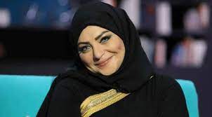 الفنانة المصرية والإعلامية الشهيرة ميار الببلاوي ولدت في الرابع والعشرين من شهر ديسمبر في عام 1972 ولذلك فهي تبلغ من العمر 48 عام وبرجها الفلكي هو برج الجدي، اسمها الحقيقي منال محمد توفيق واعر الببلاوي وهي من مواليد صعيد مصر وتحديداً محافظة أسيوط، درست في كلية الآداب وتخرجت. Ø´Ù‚ÙŠÙ‚Ø© Ù…ÙŠØ§Ø± Ø§Ù„Ø¨Ø¨Ù„Ø§ÙˆÙŠ ØªØ®Ù„Ø¹ Ø§Ù„Ø­Ø¬Ø§Ø¨ ÙˆÙ‡ÙƒØ°Ø§ Ø¨Ø¯Øª ÙÙŠ Ø¢Ø®Ø± Ø¸Ù‡ÙˆØ± Ù„Ù‡Ù…Ø§ Ø³ÙˆÙŠØ§ Ø¨Ø§Ù„ØµÙˆØ±