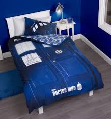 Sleep Soundly With This Doctor Who Themed Bed Set Includes Two Pillow Cases Doctor Who Bedroom Doctor Who Room Pillow Set