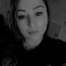 What are some effective ways to study the Bible beyond church services?