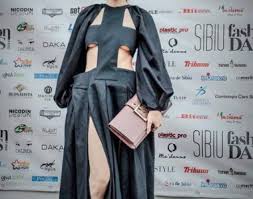 Fanii au crezut că urmează să aducă pe lume al doilea copil însă poza era făcută în urmă cu mai mulți ani. Iulia Albu Kfetele