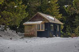 Choose from romantic spa cottages, cosy studios, one or two bedroom cottages, a two storey family cabin or the rustic bushmans hut. Cradle Mountain Waldheim Cabins Parks Wildlife Service Tasmania