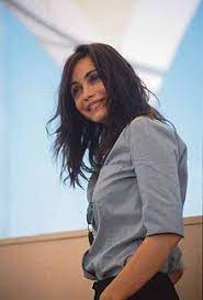 La passion, la rupture, les retrouvailles… michaël cohen a porté à l'écran son roman, écrivant le scénario à quatre mains avec emmanuelle béart, sa compagne à la ville depuis 4 ans. Emmanuelle Beart Wikipedia