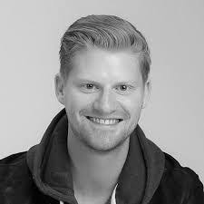 Justin Gillett's Instagram, Twitter & Facebook