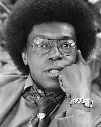 Don Cornelius: The Visionary Behind the "Hippest Trip in America"  🎶🕺🏾✨Born