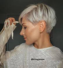 Frisuren Fur Damen Frisuren Stil Haar Kurze Und Lange Frisuren Frisuren Kurze Haare Blond Kurze Platinblonde Haare Kurze Haare Frisur Ideen