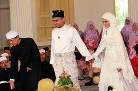 Ustaz abdullah khairi dan isteri. Gambar Perkahwinan Mawi Dan Ekin Hantaran Dari Nas Sensasi Selebriti