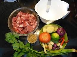 Sup daging penang mai, sup daging ala utara berempah sesuai untuk dimakan bersama roti restoran sururi mula berniaga sup daging sejak dari 1986 lagi. Mamajue Story