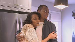 Texans quarterback deshaun watson surprised his mom, deann watson, with a my houzz home makeover at the gainesville, ga., home where deshaun grew up and where his mom still lives. Texans Qb Deshaun Watson Surprises Mother With A My Houzz Makeover