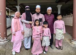 May 26, 2021 · next article ebit lew gets nod for palestine humanitarian mission. Walaupun Sibuk Ustaz Ebit Lew Tetap Ada Masa Untuk Dating Dengan Isteri Di Belakang Rumah