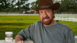 Chuck Norris a sus 84 años