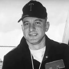 Dexter Mclaughlin's Instagram, Twitter & Facebook