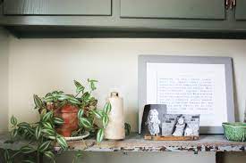 45+ pretty vintage laundry rooms if you want to give your space just a small touch of the vintage look, try one of the fun and funky laundry signs or diy wall art projects. Beautiful Vintage Laundry Room With Dark Green Cabinets Craftivity Designs