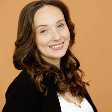 Lori Pellerin's Instagram, Twitter & Facebook