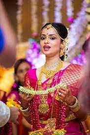 Pin By Eshita Dutt On Makeup Ideas Indian Bridal Fashion South Indian Bride Kerala Bride