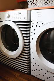 Housesanddesign Have Fun With Black Electrical Tape Avec Images Deco Buanderie Deco Maison Idees Pour La Maison
