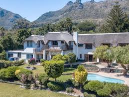 The place had a fantastic atmosphere, lots of great market stalls, delicious food and live music. Why Investing In Cape Town S Hout Bay Is A Smart Choice Market News News