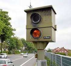 Wie lange es dauert, bis der verkehrssünder einen bußgeldbescheid im briefkasten hat, hängt von unterschiedlichen gegebenheiten ab. Blitzen Diese Blitzer Modelle Mit Blitz Computer Auto Und Motorrad Blitzerfoto