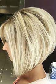 Carré plongeant dégradé fantaisie disposition couleur blond clair. Carre Plongeant Degrade Sur Cheveux Blonds Coiffure Coiffure Carre Plongeant Coupe De Cheveux