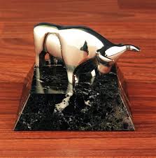 Maybe you would like to learn more about one of these? Bey Berk D022b Chrome Plated Bull Paperweight On Black Zebra Marble Base
