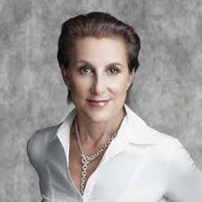 Carolyn Lutz's Instagram, Twitter & Facebook