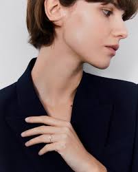 Anillo Grace de oro blanco de 18Kt. con diamantes que forman una flor ·  SUAREZ · El Corte Inglés