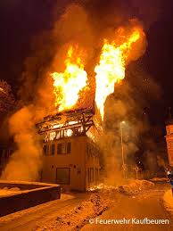 Finden sie die besten angebote für 4 zimmer haus kaufbeuren. Kaufbeuren Dachstuhlbrand In Historischem Gebaude Feuerwehr Magazin