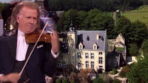 Marjorie rieu woman in the mirror. Andre Rieu Zeigt Sein Marchenschloss So Lebt Der Star Geiger In Den Niederlanden