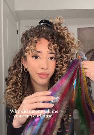 Putting 25 pieces of Tinsel in my hair!! Is it worth? (+tutorial) #tin...