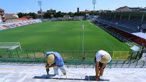 Albinoleffe alessandria arezzo avellino bari bisceglie calcio padova carpi carrarese casertana catania catanzaro cavese cesena como fano stadio giuseppe moccagatta. Uno Stadio Da Europa League Cominciati I Lavori Per I Seggiolini Nella Nord Al Moccagatta La Stampa