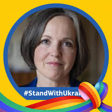 Vi har fått inn et parti med fine luer med eget design for FK butikken. Kan  vendes og brukes på begge sider, gul og grønn. Disse er ikke til salgs i  butikkene,