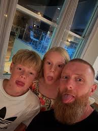 Find yourself a team that backs you in!! @ Leanne Galloway 'I hate selfies  with tongues out or silly faces' Heads to the bathroom, Quick Cobie grab  mummy's phone……