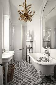 Kamar mandi modern dengan kearifan lokal. 9 Inspirasi Desain Kamar Mandi Mewah Nan Elegan