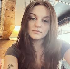 Local hair artist for black dye removal