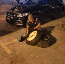 Ketua polis daerah padawan, superintendan aidil bolhassan ketika dihubungi berkata suspek berusia 20 tahun direman di balai polis siburan sehingga 1 julai depan. Servis Tayar Pancit 24 Jam Kuala Lumpur 0126922397 Home Facebook