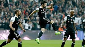 Maçtan önce sabri sarıoğlu ve hakan balta'nın eşleri yağmur sarıoğlu ve derya balta'nın yanlarına oturan gökhan gönül'ün eşi hatice gönül kafasında fenerbahçe şapkasını kafasına taktı. Gokhan Gonul Un Esi Hatice Gonul Un Paylasimi Fenerbahce Taraftarini Heyecanlandirdi Son Dakika Spor