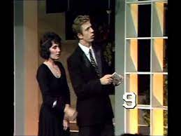 En 1993 ingresó al mundo de la televisión como presentador de un popular programa, en ese momento llamado robingo en tvr. Robingo Youtube