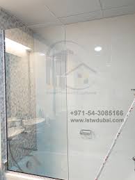 Why bathtub enclosures glass bathtub enclosures are a wonderful way of creating a separation between spaces by using glass. Shower Enclosure Screen Installation In Dubai 04 5645719