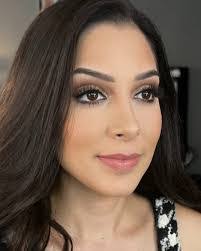 Lorena Arce's Instagram, Twitter & Facebook