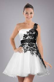 Flirtatious White One Shoulder Sweet 16 Dress Features Graceful Black Applique Kleding